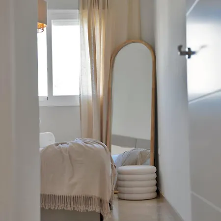 Palm Residency - Beachside With Free Parking Apartment *