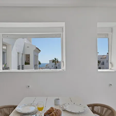 Palm Residency - Beachside With Free Parking