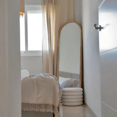 Palm Residency - Beachside With Free Parking *