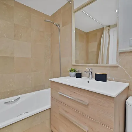 Palm Residency - Beachside With Free Parking Apartment