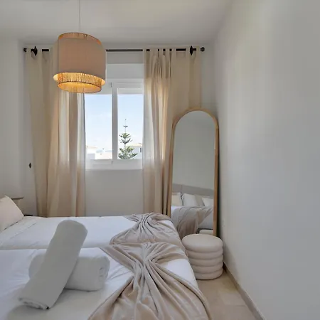 Palm Residency - Beachside With Free Parking *