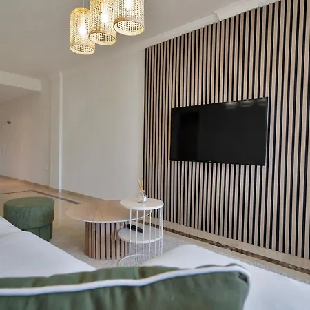 Palm Residency - Beachside With Free Parking Apartment
